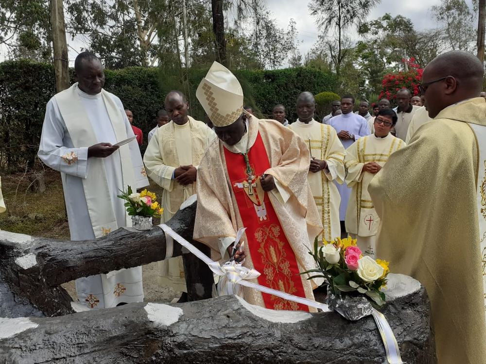 Archbishop Philip Anyolo institutes six brothers as readers and acolytes