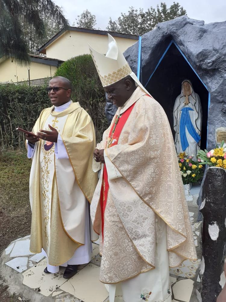 Archbishop Philip Anyolo institutes six brothers as readers and acolytes